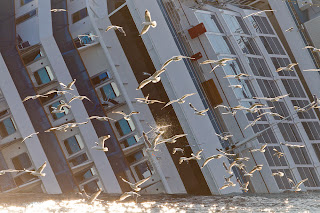 L’omaggio del grande Carlo Borlenghi a Costa Concordia