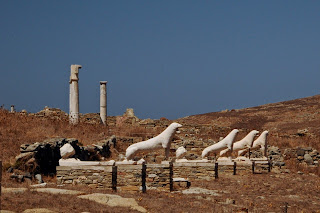 Andar per Isole nel mare Egeo: Dilos e Paros